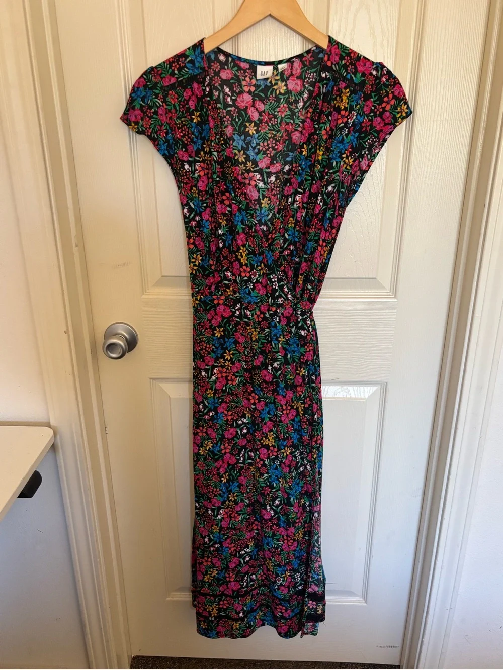 GAP Floral Midi Dress Size S Black Multicolor Garden Print Spring Summer Outfit - Picture 2 of 8
